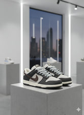 NKE SB DUNK SNEAKERS